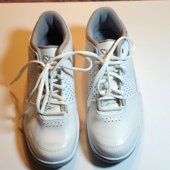 Reebok sneakers 6 1/2 Excellent condition like new - Picture 12 of 17
